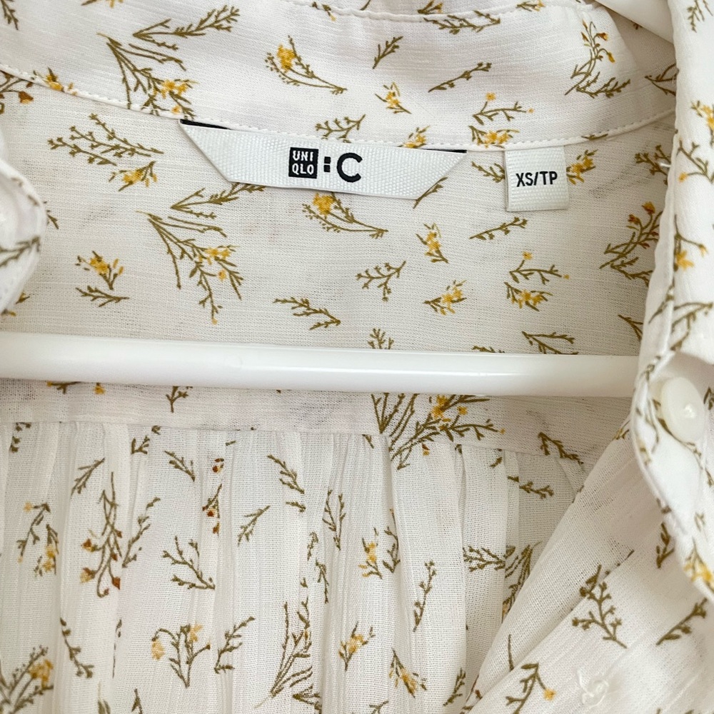 Uniqlo C Cream Button-Down Blouse with Yellow Floral Print - Picture 4 of 6